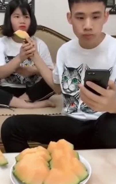 吃瓜掉牙齿视频播放,视频播放量飙升揭秘