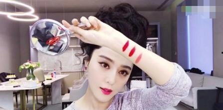 分享吃瓜的女博主视频,揭秘吃瓜女博主的热辣视频幕后