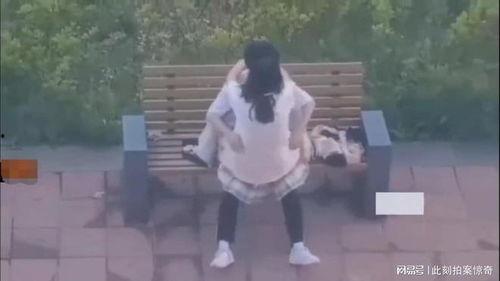 一对情侣的吃瓜视频,甜蜜互动引网友热议